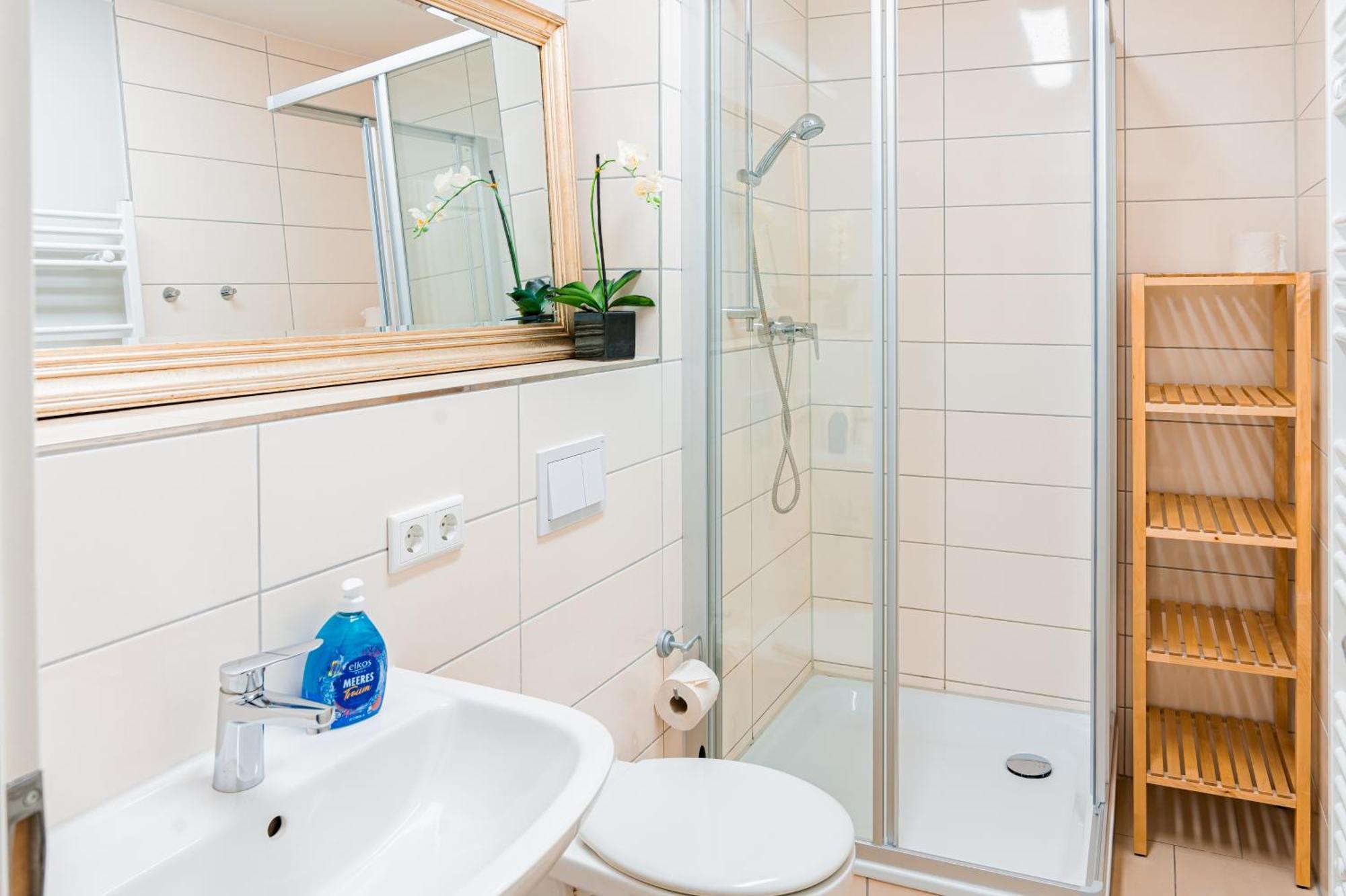 רוסטוק Apartmenthaus Chrischanshof מראה חיצוני תמונה